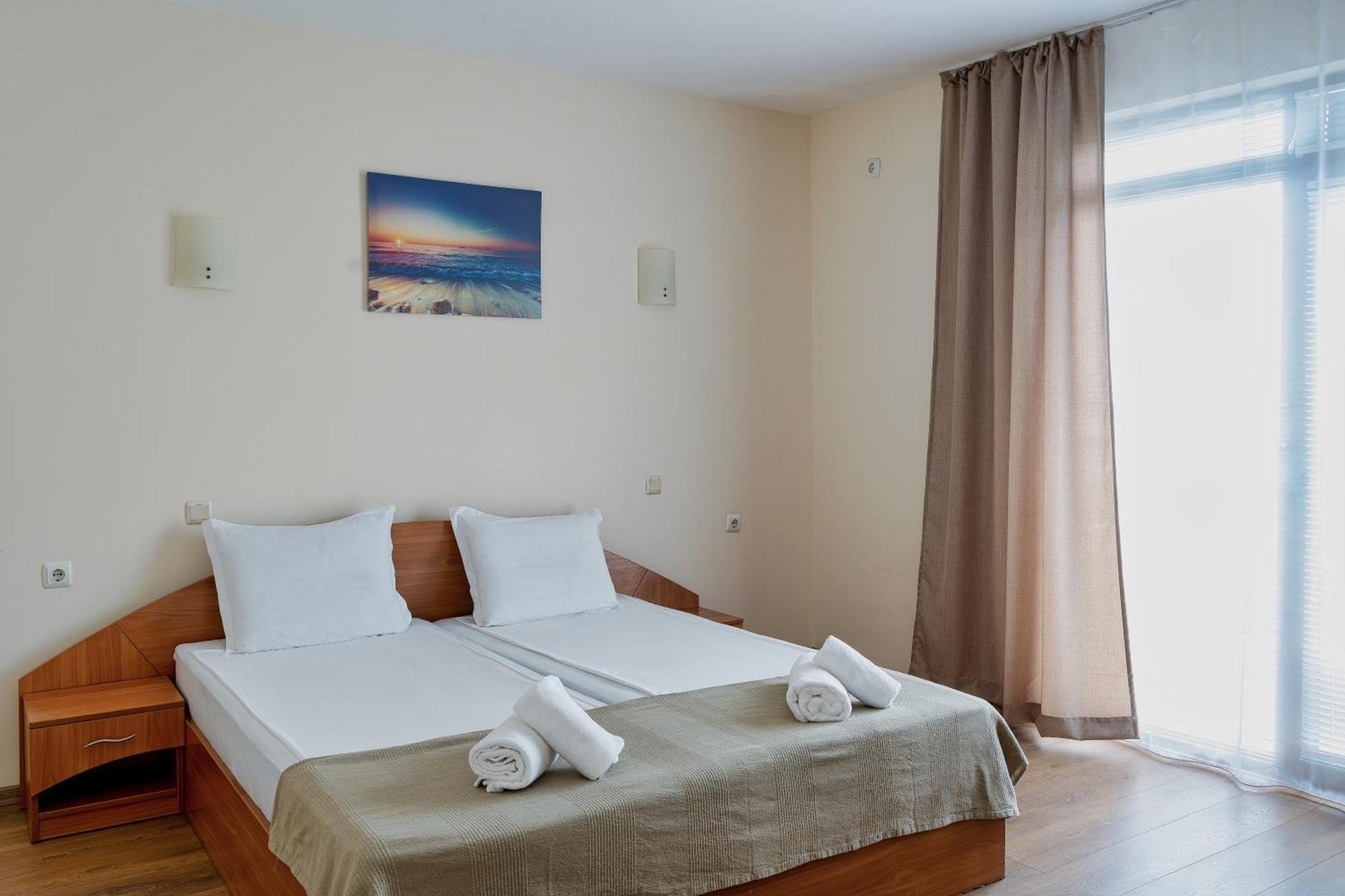 Hotel Milan Primorsko Exterior photo