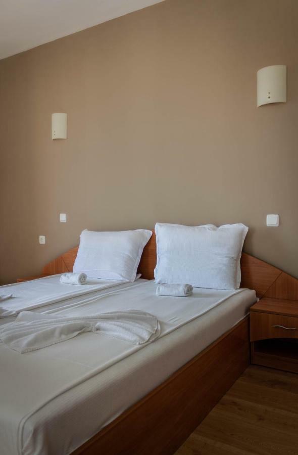 Hotel Milan Primorsko Exterior photo